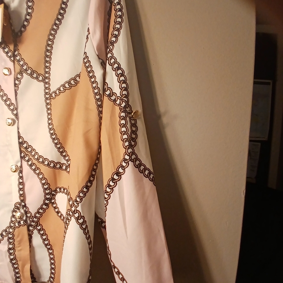 Woman's Classic Blouse Top Tri-colored Gold Buttons chain pattern NWT SIZE Small - Picture 5 of 5